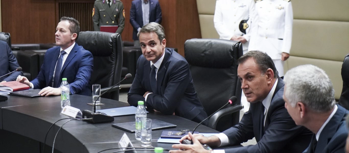 Σύσκεψη στο Μ. Μαξίμου: ΥΕΘΑ Ν. Παναγιωτόπουλος και A/ΓΕΕΘΑ Κ. Φλώρος ενημερώνουν τον Κ. Μητσοτάκη για το Oruc Reis